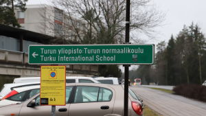Mitt bland höghusen i Kråkkärret finns Åbos mest internationella skolmiljö. Turun normaalikoulu