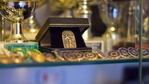 I Krister Holmbergs samling finns också bragdmedaljen. Personporträtt på Krister Holmberg