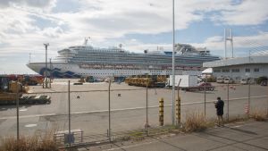 Diamond Princess hade 3 700 passagerare och besättningsmän ombord då det försattes i karantän den 3 februari i Yokohama. Diamond Princess hade 3 700 passagerare och besättningsmän ombord då det försattes i karantän den 3 februari i Yokohama.