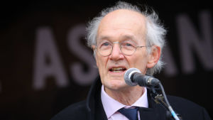 Julian Assanges pappa John Shipton vädjar för sin son i London 22.2.2020 Julian Assanges pappa John Shipton vädjar för sin son i London 22.2.2020