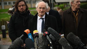 Julian Assanges pappa John Shipton talade utanför domstolsbyggnaden i London 24.2.2020 Julian Assanges pappa John Shipton talade utanför domstolsbyggnaden i London 24.2.2020