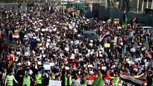 Irakiska universitetsstuderande demonstrerar i Bagdad 6.2.2020. Protesten riktas mot att demonstranter dödats vid demonstrationer, bland annat  i Najaf 