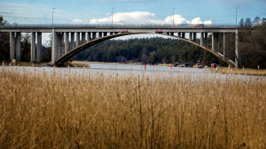 Även Hessundsbron bör förnyas inom en snar framtid. Bron över Hessundet i Pargas