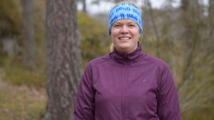 Mikaela Lindgren har sysslat med stiglöpning i ett och ett halvt år. Porträttbild på Mikaela Lindgren.