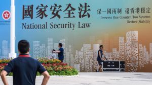 Affischer som informerar om den nya nationella säkerhetslagen i Hongkong Affischer som gör reklam för den nya nationella säkerhetslagen i Hongkong