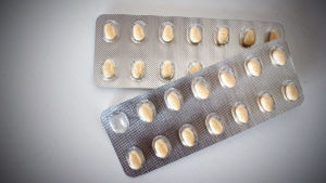 Det finns delade åsikter om antidepressiva läkemedel. Marie Krogius tycker att de har varit till stor hjälp. – Det är något jag gör varje dag för att få mig själv att må bättre, säger hon. Antidepressiva läkemedel.