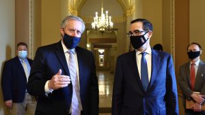 Vita husets stabschef Mark Meadows och finansminister Steve Mnuchin har förhandlat med kongressen om det nya paketet Vita husets stabchef Mark Meadows och USA:s finansminister Steve Mnuchin