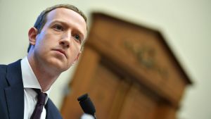 Mark Zuckerberg försäkrar att Facebook är ett laglydigt amerikanskt bolag. Foto på Facebooks grundare Mark Zuckerberg