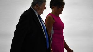 Viktor Knavs och Amalija Knavs lyssnade på dottern Melanias tal under Republikanernas konvent 25.8.2020. Melania Trumps föräldrar Viktor Knavs och Amalija Knavs anländer till rosenträdgården där Melania Trump höll sitt tal under Republikanernas konvent 25.8.2020