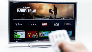 Disney+ vill kunna erbjuda mera material på svenska i Finland, men vet inte när de kan göra det. Disney+ valiikko