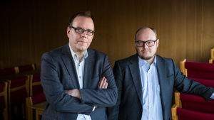 Tuomas Tepora och Aapo Roselius har skrivit flera kontroversiella historieböcker - nu om den svenska jorden. Aapo Roselius Tuomas Tepora, historiker båda två.