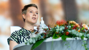 De grönas Jenni Pitko vill att den finländska abortlagstiftningen uppdateras. Jenni Pitko Vihreiden puoluekokouksessa.