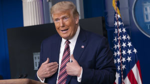 "Det är fake news, totalt fake", sa Trump under en presskonferens på söndagskvällen. "Det är fejk news, totalt fejk", sade Trump under en presskonferens på söndag kväll.