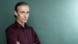 Peter Bergting står för illustrationerna i "Nattexpressen". Den svenska tecknaren och illustratören Peter Bergting.