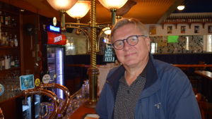 Ilkka Joukanen, ordförande för MaRa i Egentliga Finland, tycker att man beskyller restaurangerna för mycket för spridningen av coronaviruset. Maran Varsinais-Suomen yhdistyksen puheenjohtaja Ilkka Joukanen