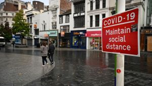 Människor i Liverpool uppmanas att hålla avstånd till varandra Människor i Liverpool uppmanas att hålla avstånd till varandra