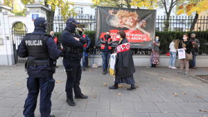 "Pro-life"-demonstration till stöd för strängare abortlag, utanför författningsdomstolen 22.10.2020 i Warszawa. "Pro-life"-demonstration till stöd för strängare abortlag, utanför författningsdomstolen 22.10.2020 i Warszawa.