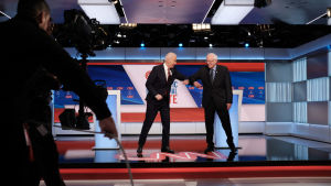 Demokraternas vänsterfalang ledd av Bernie Sanders, trycker på Joe Biden för att han ska inta en hårdare linje mot autokratiska ledare om han blir vald till president. Demokraternas vänsterfalang ledd av Bernie Sanders, trycker på Joe Biden för att han ska inta en hårdare linje mot autokratiska ledare om han blir vald till president.