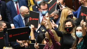 Ilska i polska parlamentet på grund av abortfrågan. 27.10.2020 Oroligt i polska parlamentet på grund av abortfrågan. 27.10.2020