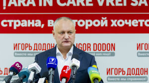 Rysslands president Vladimir Putin uppmanade folk att rösta på president Igor Dodon, men Dodon fick bara 44 procent av rösterna. Rysslands president Vladimir Putin uppmanade folk att rösta på president Igor Dododn, men han fick bara 44 procent av rösterna.