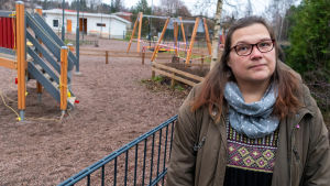 Mikaela Larsson fick nog av lekförbudet. Mikael Larsson fick nog och kontaktade press och politiker.