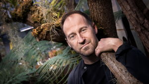 Johan Eklöf är disputerad biolog och en av Sveriges främsta experter på fladdermöss. Johan Eklöf