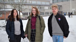 Enja Hellberg, Ellen Hellberg och Liam Hagman har alla noterat en ökad oro i skolan. Skolelever på en skolgård
