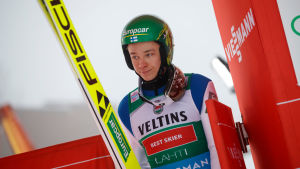 Eero Hirvonen har inte varit nöjd med sin form i backen. Eero Hirvonen ser allvarlig ut.