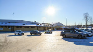 Så här ser det för tillfället ut på platsen där centralarenan kommer byggas. En parkeringsplats.