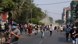 Demonstranter drabbade samman med polisen bland annat i landets största stad Rangoon, där flera personer dödades enligt ögonvittnen. Demonstranter drabbade samman med polisen bland annat i landets största stad Rangoon, där flera personer dödades enligt ögonvittnen.