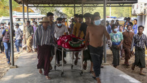 Här begravs en 21-åring som dödades i samband med att militären öppnade eld mot demonstranter i Mandalay 13.3.2021. Här begravs en 21-åring som dödades i samband med att militären öppnade eld mot demonstranter i Mandalay 13.3.2021