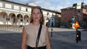 Blomkvist säger att många guider bytt yrke under det senaste året Turistguiden Veronica Blomkvist står på ett tomt torg i Florens