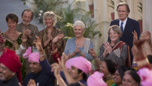 Vit, glad och verbal? Teamet i The Best Exotic Marigold Hotel med Judi Dench och Bill Nighy i spetsen. Judi Dench och Maggie Smith i filmen The Second Best Marigold Hotel.