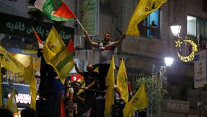 Palestinier demonstrerar i Ramallah för att visa sin solidaritet med palestinska familjer som hotas av vräkning i Sheikh Jarrah i östra Jerusalem Palestinier demonstrerar i Ramallah för att visa sin solidaritet med palestinska familjer som hotas av vräkning i Sheikh Jarrah i östra Jerusalem