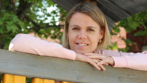 Jenny French hjälper barnen att sätta ord på sina känslor. Jenny French är daghemspedagog i Helsingfors.