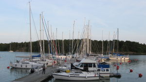 På en kort tid har Skärgårdscentrum Korpoström fått ha många olika företagare. Segelbåtar i gästhamnen i Korpoström i juli 2014.