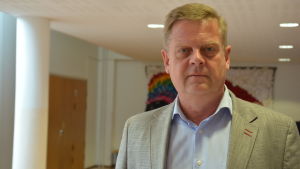 S:t Olofsskolans rektor är oroad över det dalande intresset för naturvetenskaper. Christer karlsson, rektor för S:t Olofsskolan i Åbo.