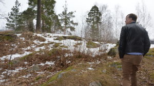 Tomten i Karis kallas Tempelplatsen och den ägs av Björn Siggberg. Björn Siggberg äger tomten i Karis där han föreslår att ett stadshus byggs.