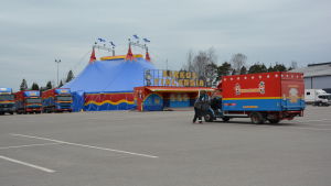 Sirkus Finlandia kom till Karis i början av april. Den 9 april är det premiär. Sirkus Finlandia 2016.