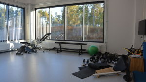 Personalen håller konditionen i skick i gymmet. Gymmet i Karis nya brandstation.