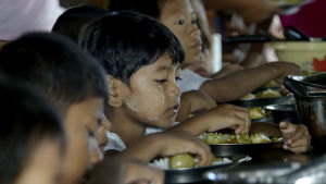 De allra flesta som har flytt undan våldet i nordvästra Burma är barn, kvinnor och åldringar De allra flesta som har flytt undan våldet i nordvästra Burma är barn, kvinnor och åldringar