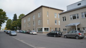 Nämnden anser det viktigt att de som bor på Villa Anemone får sova lugnt under natten. Ett hus i Karis som är äldreserviceboendet Villa Anemone i Karis.