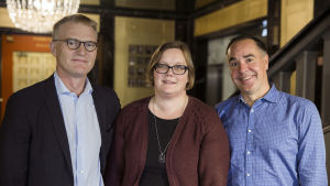 Henrik Meinander, Mia Henriksson och Jens Berg. Viveca Dahl saknas på bilden. Tre av fyra jurymedlemmar under Svenska dagen-firandet 2017.