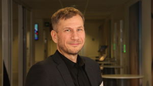 Reidar Wasenius är hjärntränare och påminner om att det är minst lika viktigt att komma ihåg hjärngymnastiken som det är att komma ihåg den fysiska gymnastiken. Reidar Wasenius är vd för FIBAN.