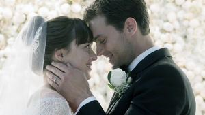Dakota Johnson och Jamie Dornan i filmen Fifty Shades Freed Dakota Johnson och Jamie Dornan i filmen Fifty Shades Freed