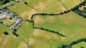 Det romerska fortet Penllwyn i grevskapet Ceredigion i Wales Flygfoto av konturerna av ett romerskt fort i Ceredigion, Wales