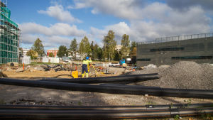 Här, mellan Y-huset och parkeringshuset ska H-huset byggas. Byggarbeten vid Vasa centralsjukhus
