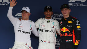 Tvåan Valtteri Bottas, ettan Lewis Hamilton och trean Max Verstappen. Tvåan Valtteri Bottas, ettan Lewis Hamilton och trean Max Verstappen.