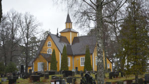 Dragsfjärds kyrka som ligger bredvid församlingshemmet. Dragsfjärds kyrka.
