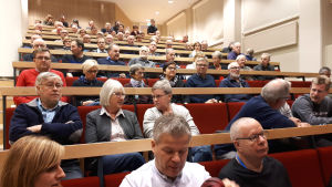 I november samlades sommarstugeägare för att diskutera fiskodlingen. Fiskodlingsmöte i Jakobstad.